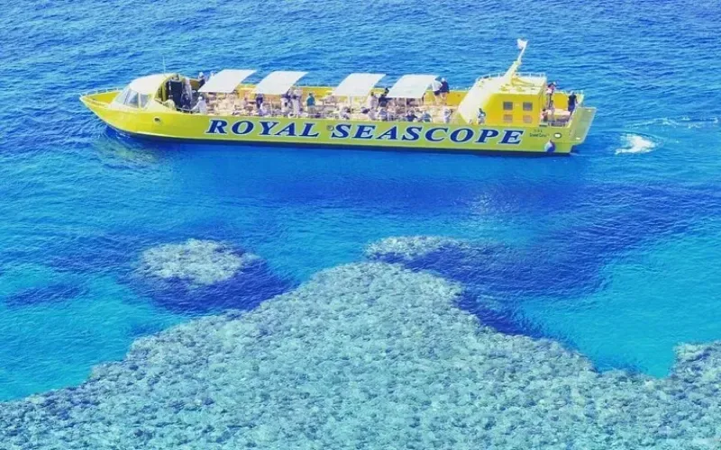 Semi-submarine vessel Sharm el-Sheikh — Red Sea tour without getting wet